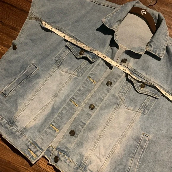 Oversized light wash denim vest - Picture 3 of 4